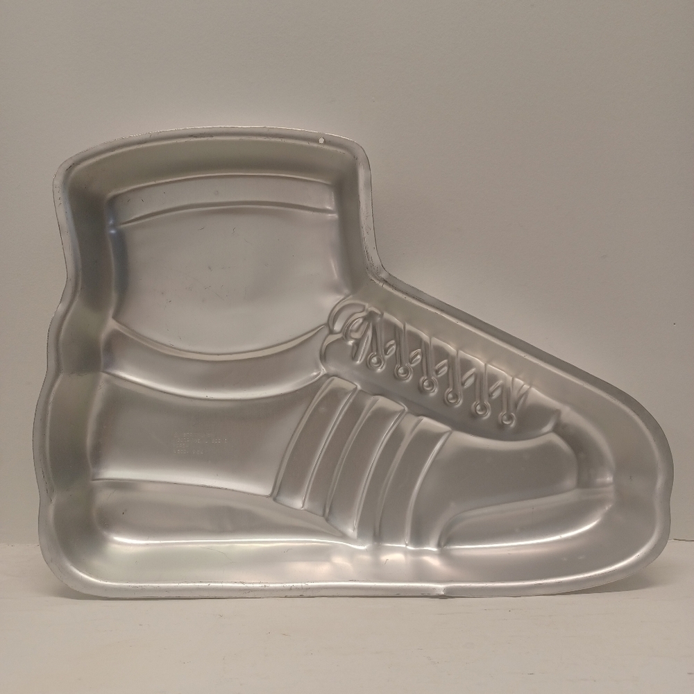 1979 Wilton Superstar Shoe Sneaker Cake Pan 502-1964 Birthday Sports Party